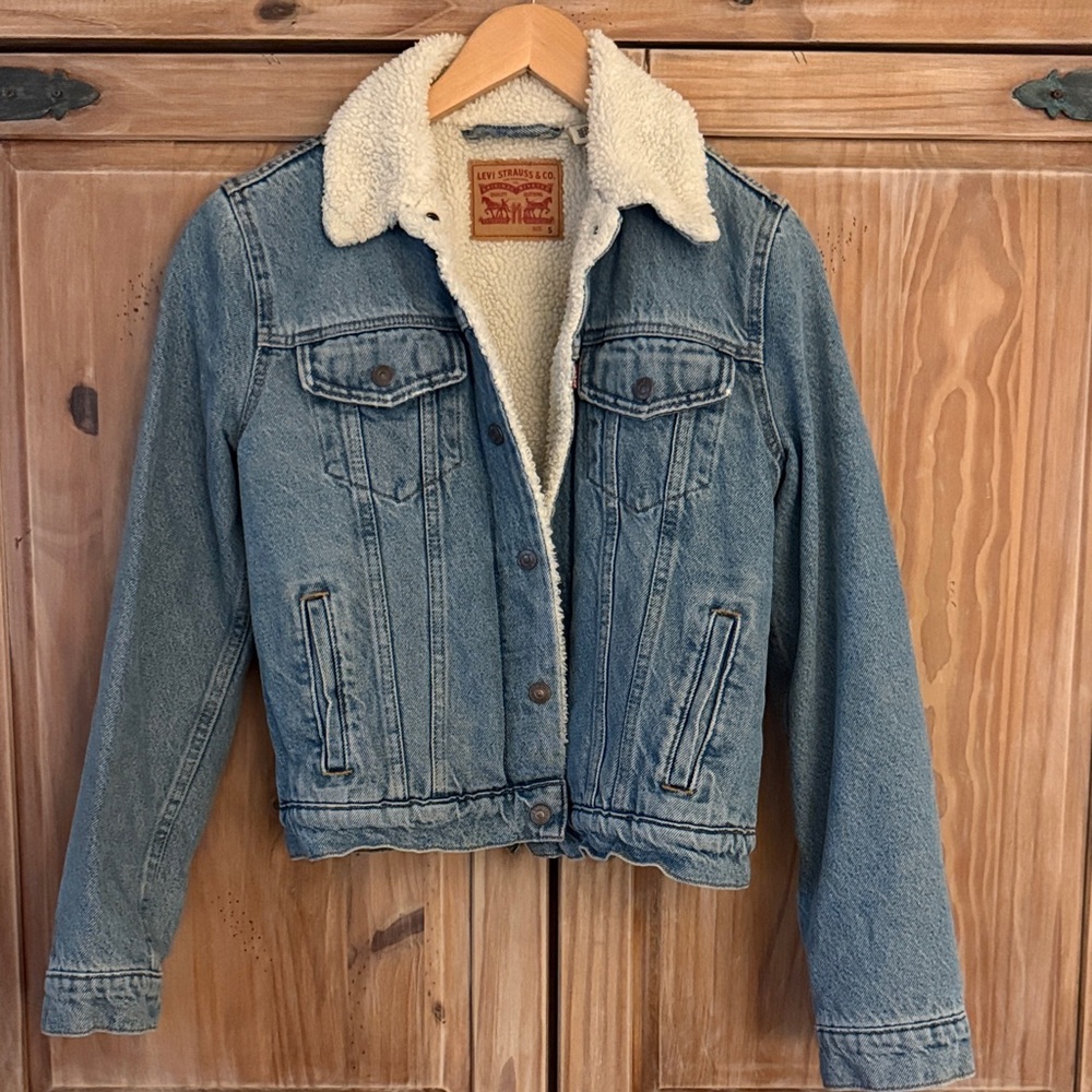 Levi’s Sherpa Lined Denim Jacket small